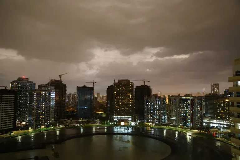 Dubai e shkaktoi vetë kaosin  Dyshime se modifikuan retë për të prodhuar shi