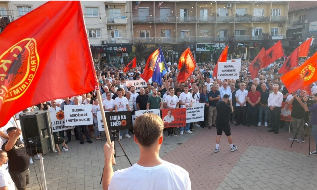  Maqedonia të korrigjojë gabimin e bërë    protestuesit në Ferizaj kërkojnë lirimin e Blerim Ramadanit