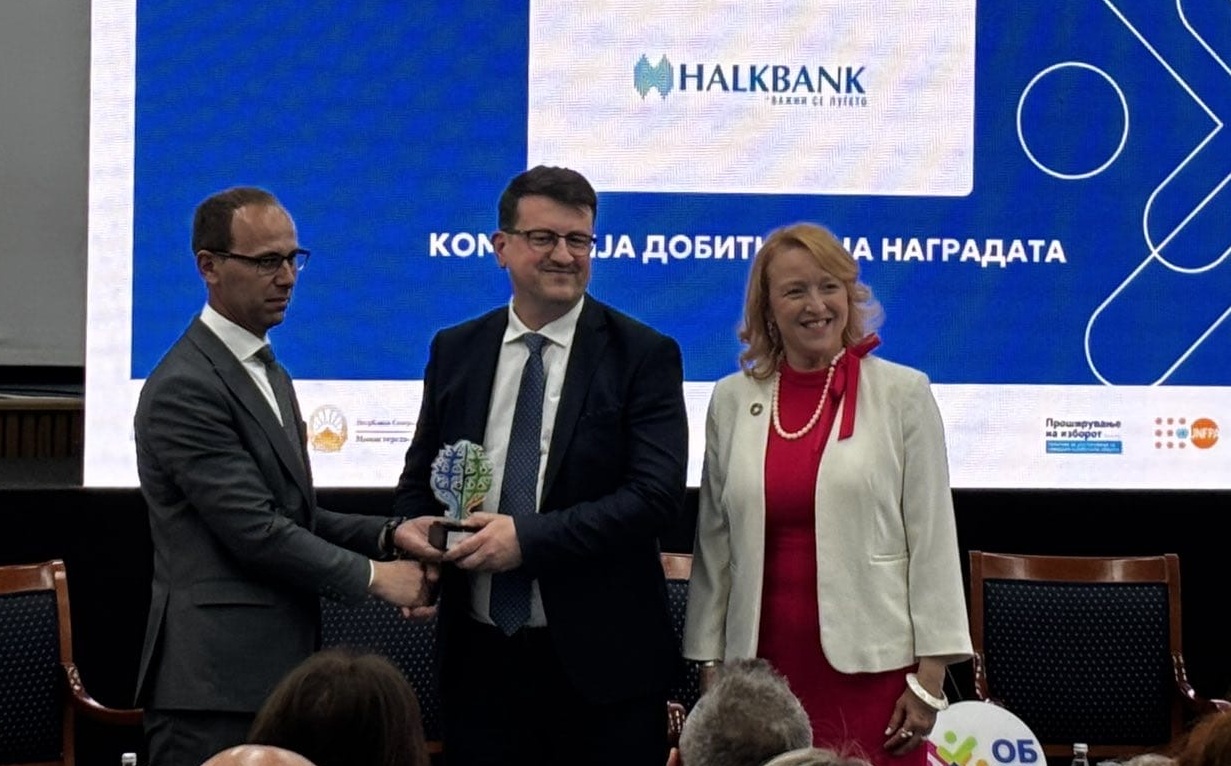 sekretari-i-shtetit-jumni-ademi-ndau-cmimet-pararendesit-e-zhvillimit-te-qendrueshem-ne-forumin-e-biznesit-te-qendrueshmerise