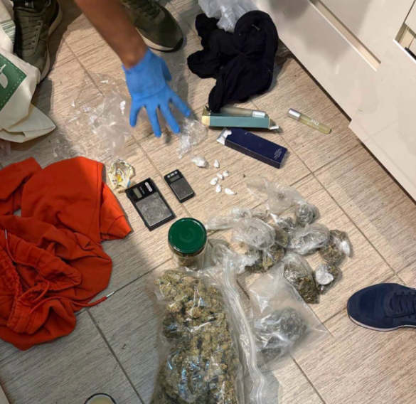 policia-sekuestron-droge-te-fshehur-ne-krevat-dhe-frigorifer